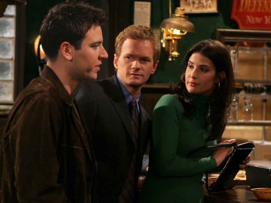 Ted, Barney und Robin in der Serienpremiere von „How I Met Your Mother“.