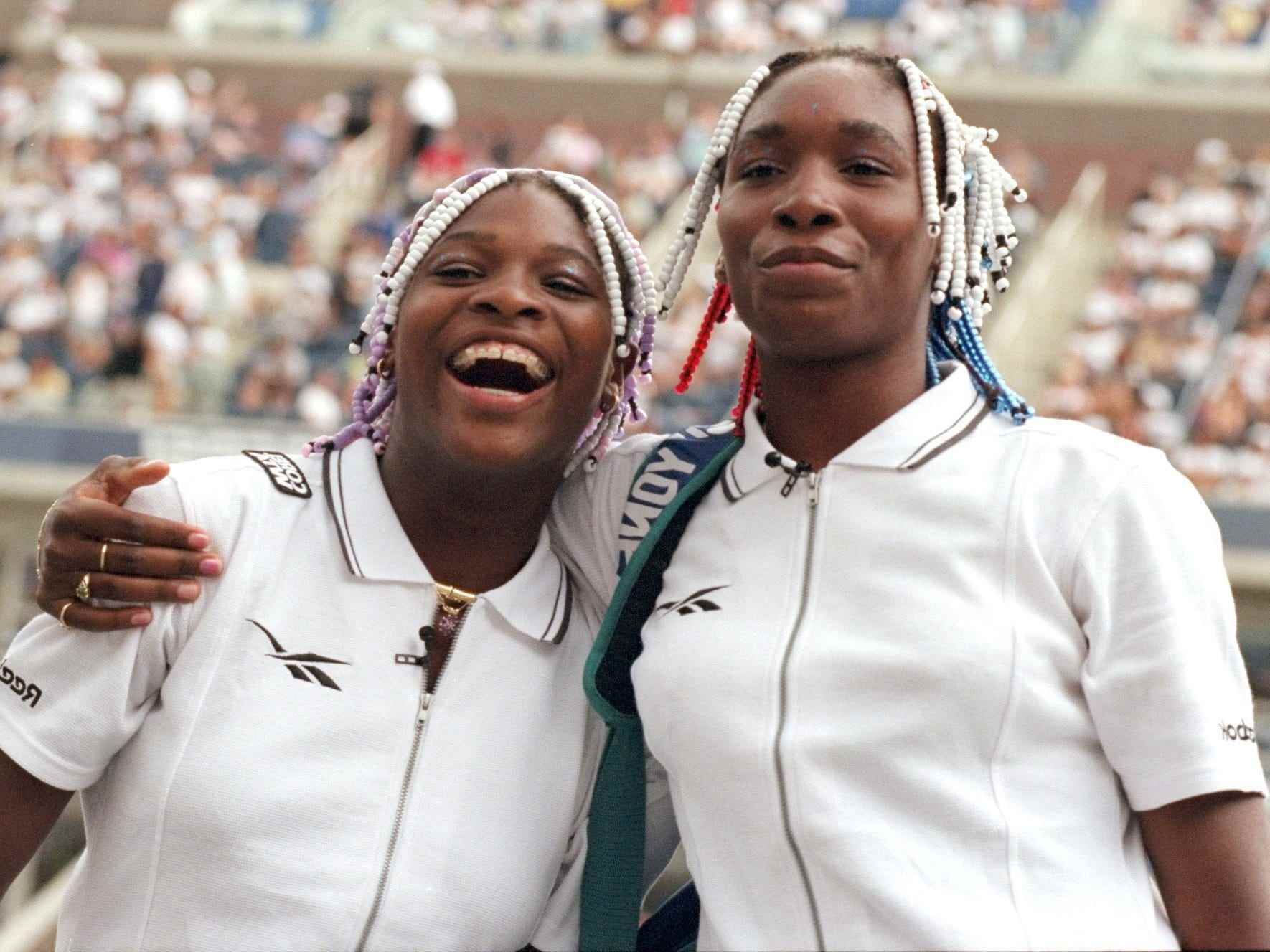 Die tennisspielenden Schwestern Serena und Venus Williams sind am ersten Tag der US Open im Arthur Ashe Stadium in Flushing Meadows, Queens, einsatzbereit.