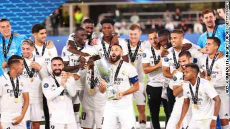 Real Madrid hat Eintracht Frankfurt im UEFA-Superpokal besiegt und seinen ersten Pokal der Saison gewonnen.