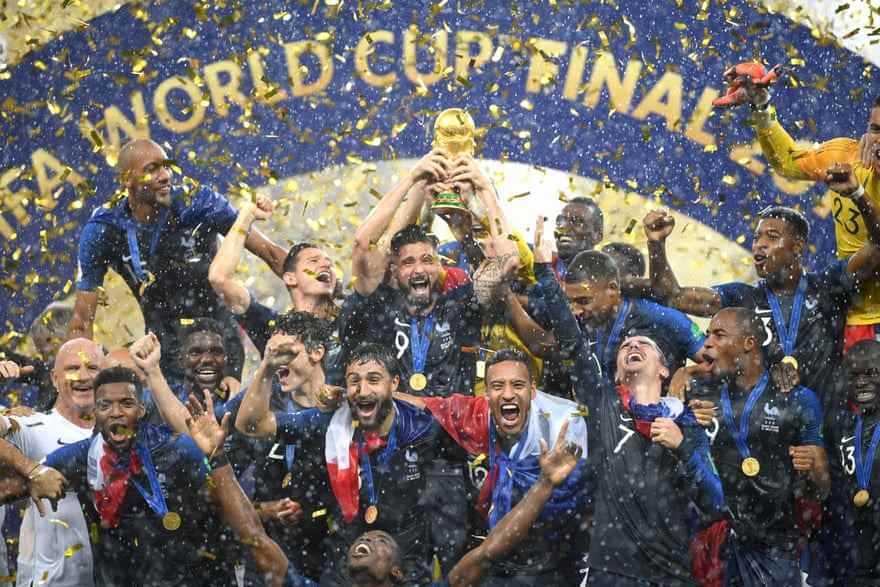Nabil Fekir feiert mit seinen französischen Teamkollegen 2018 den Weltmeistertitel