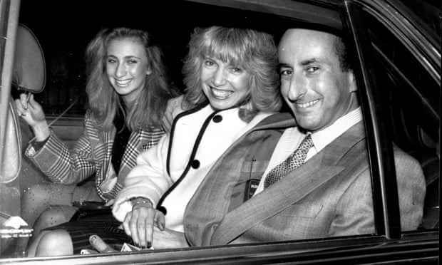 Ralph Halpern mit seiner Frau Joan und seiner Tochter Jennifer im Jahr 1987, dem Jahr, in dem er in einer Kuss-n-Tell-Geschichte als „Fünf-mal-je-Nacht-Burton-Boss“ entlarvt wurde.