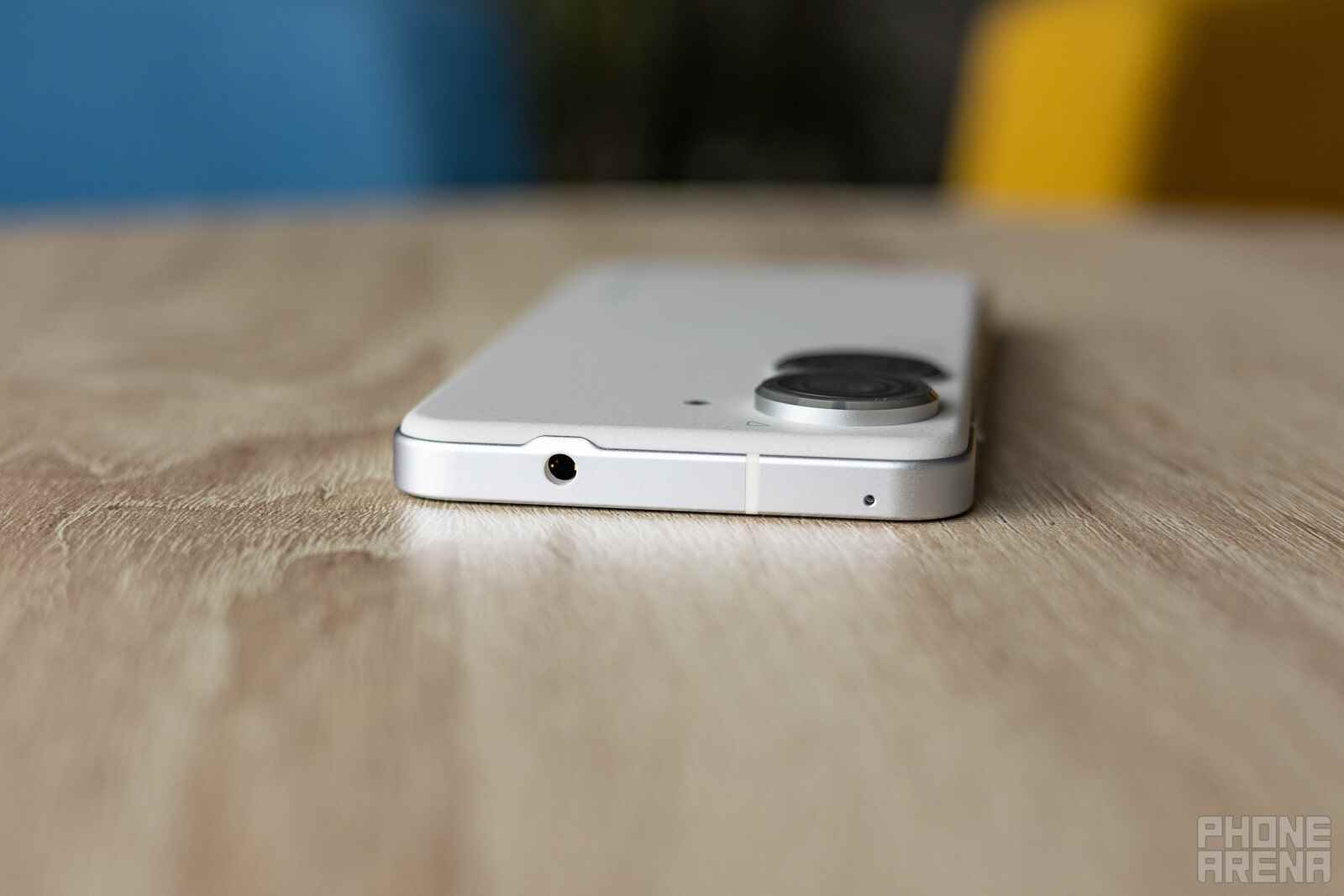 (Bildnachweis – PhoneArena) Das Zenfone 9 beweist, dass man eine großartige Akkulaufzeit UND einen Kopfhöreranschluss haben kann – Dieses bescheidene neue Telefon entlarvt die Heuchelei moderner iPhone- und Galaxy-Flaggschiffe