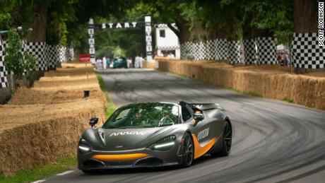 Schmidt fuhr mit seinem McLaren beim Goodwood Festival of Speed.