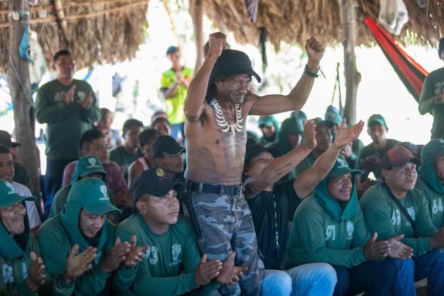 Guajajara-Führer Pedro dos Santos Uiriri begrüßt die Javari-Aktivisten zu dem einwöchigen Austausch in Zutiwa