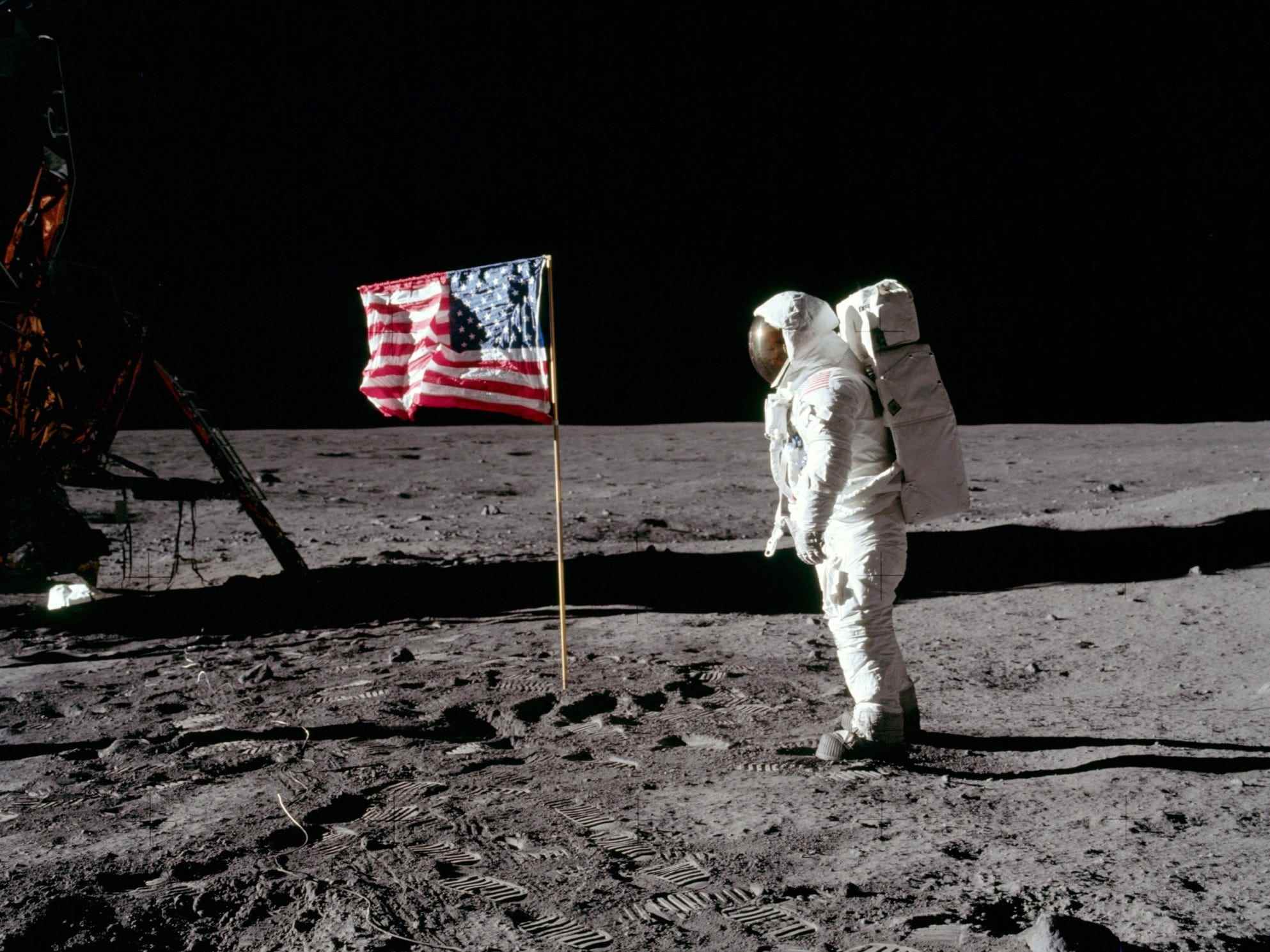 flag moon buzz aldrin apollo 11 astronaut pflanzt nasa 371257main_Flag_full