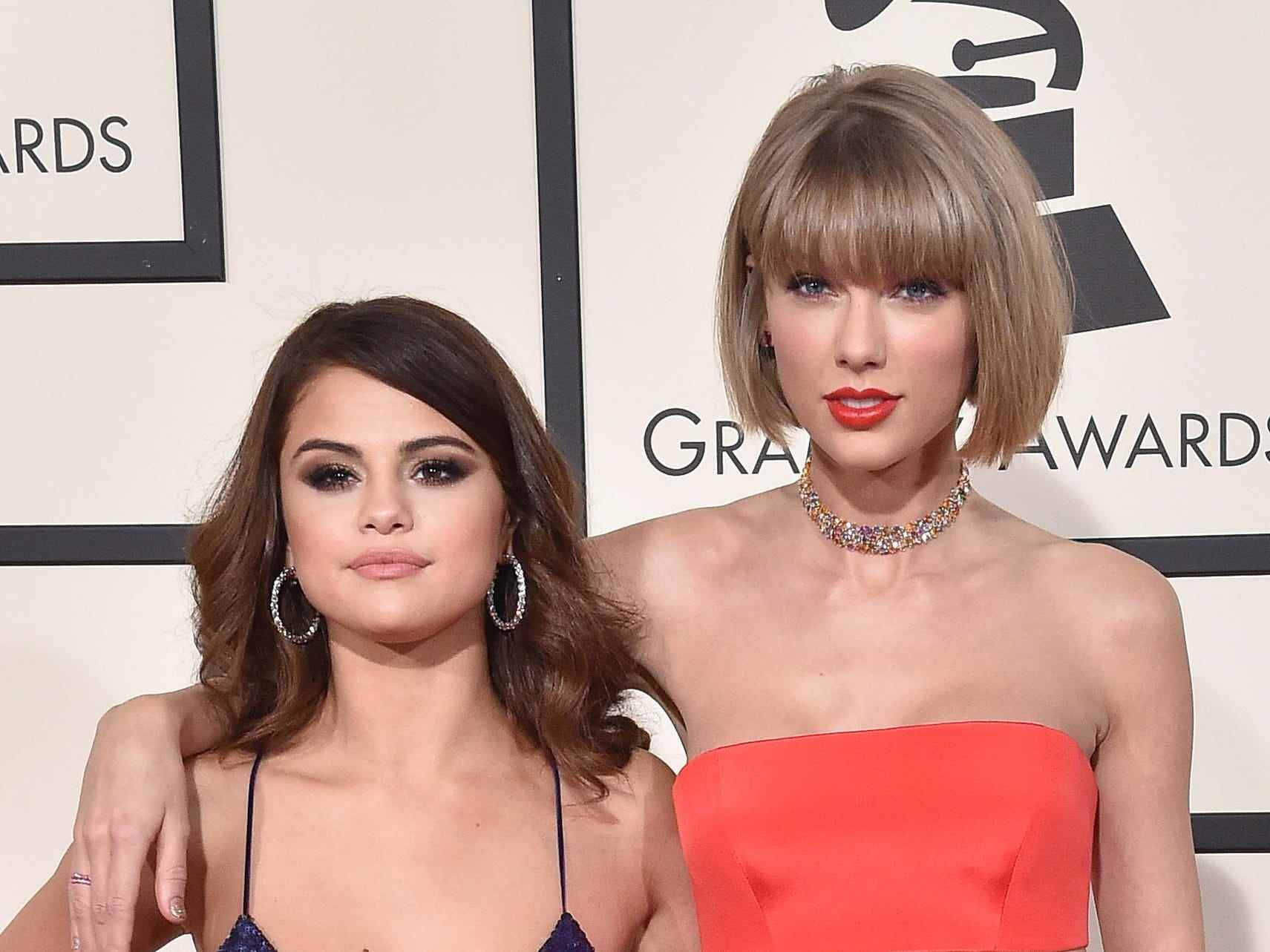 Selena Gomez und Taylor Swift bei den Grammys 2016