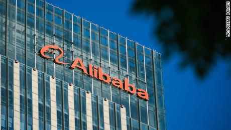 Alibaba-Aktien rutschen in Hongkong ab, nachdem die USA mit einem Delisting gedroht haben
