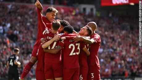 Diaz feiert mit Teamkollegen, nachdem er Liverpools erstes Tor gegen Bournemouth erzielt hat.