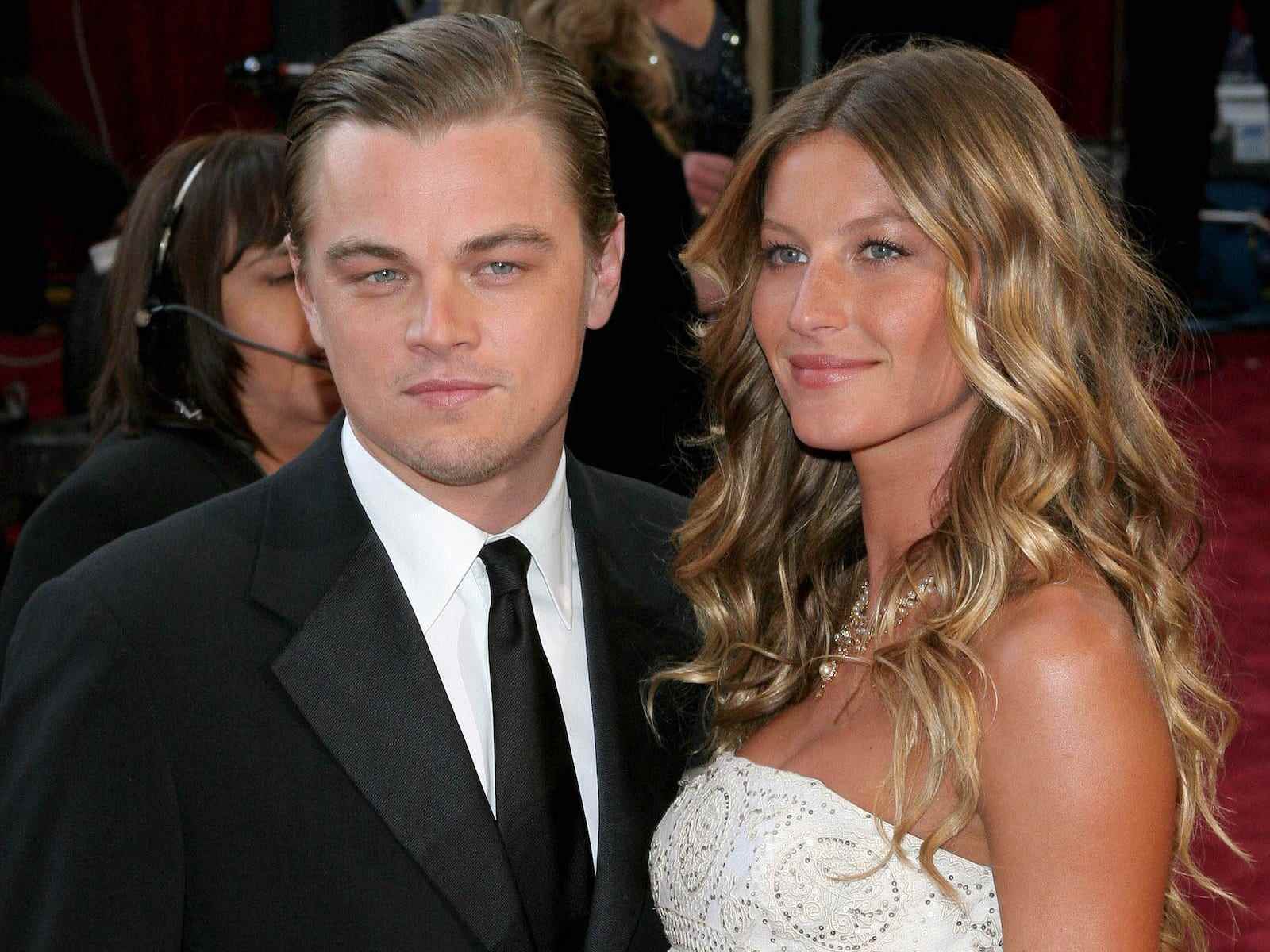 Leonardo DiCaprio und Gisele Bündchen bei den 77. jährlichen Academy Awards (Oscars).  (Hollywood, CA) (Star Max über AP-Bilder)