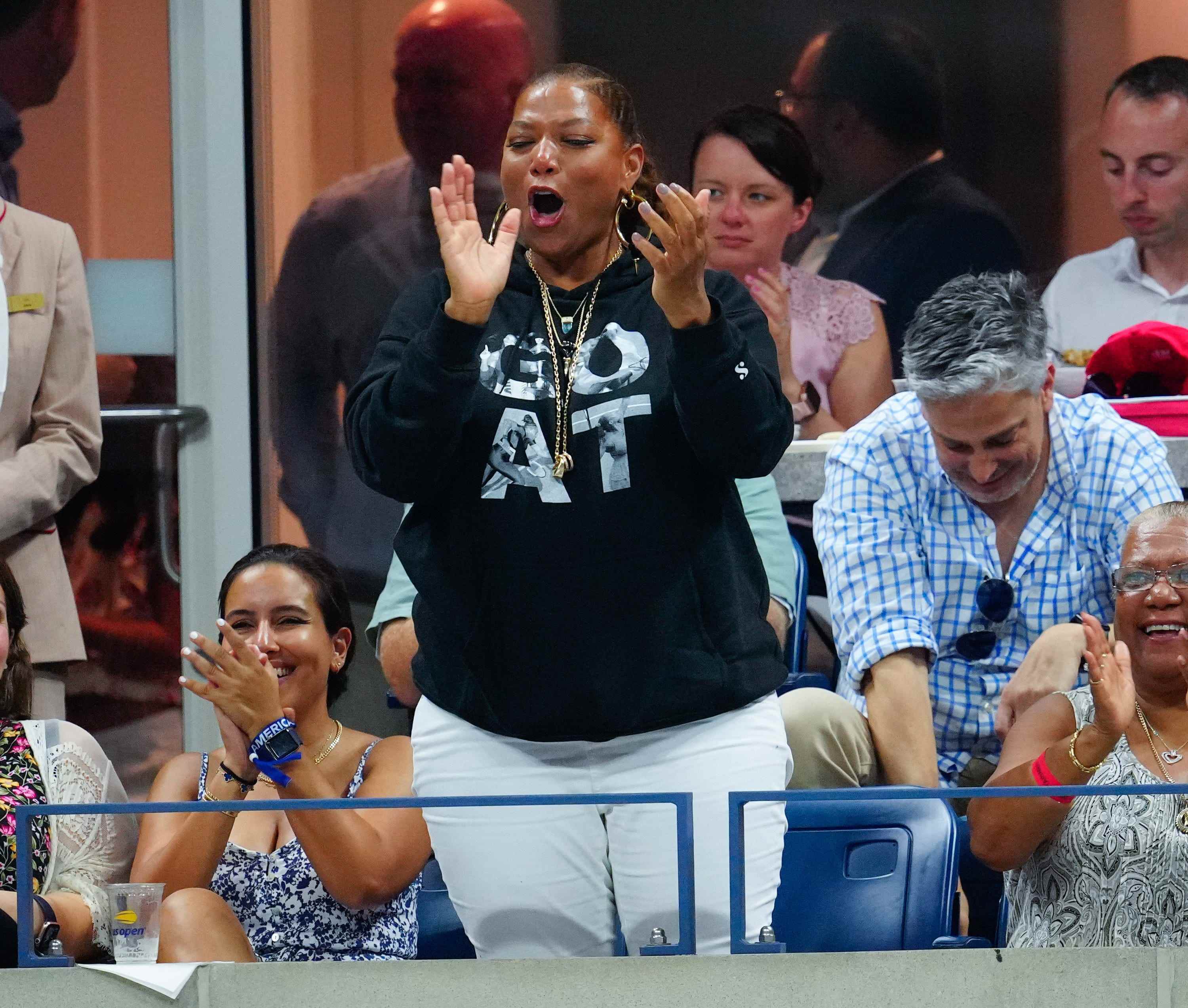 Queen Latifah jubelt Serena Williams bei den US Open zu