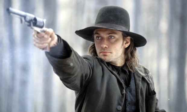 Jude Law am Ziel in Cold Mountain.