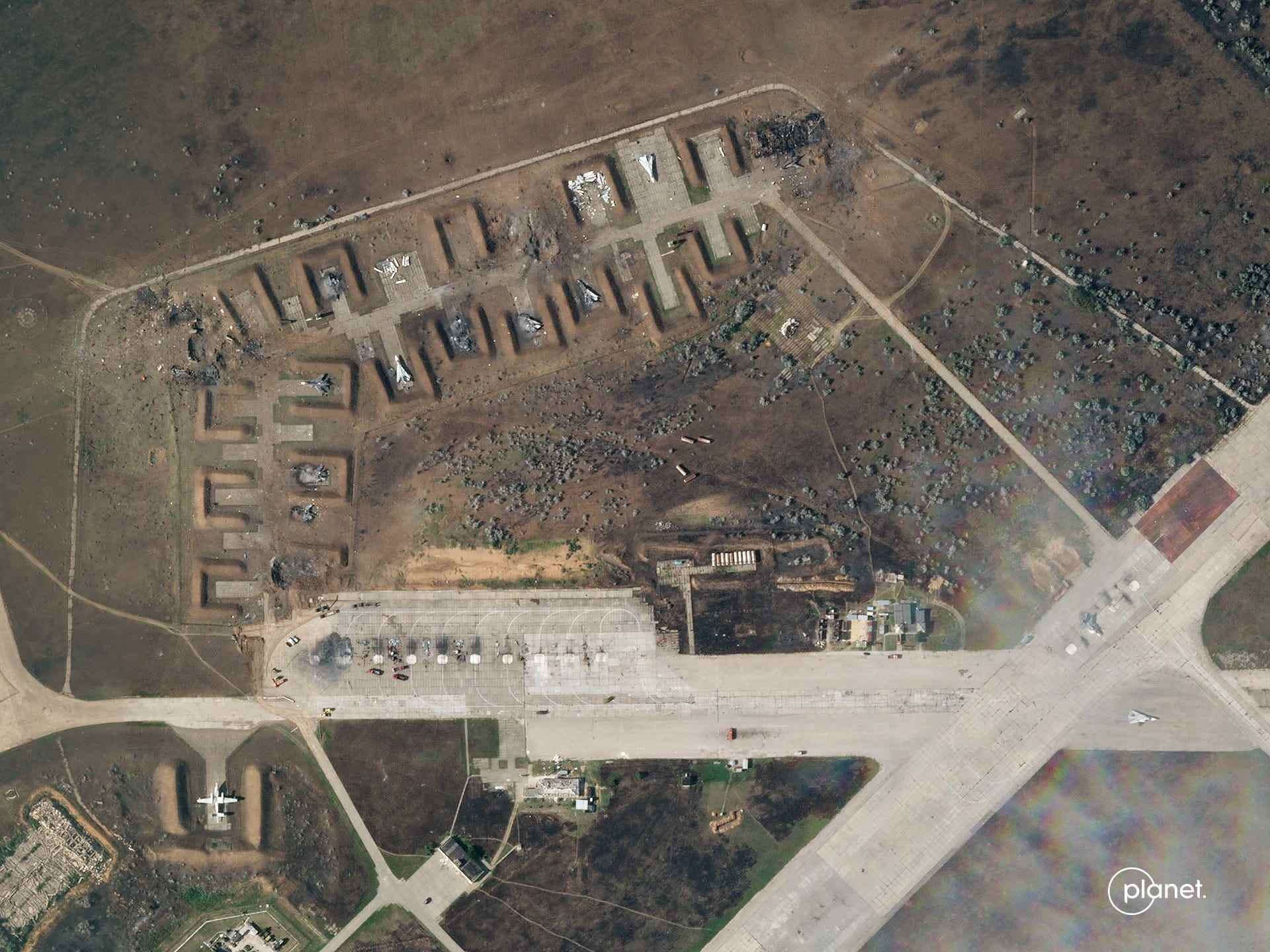 Ein Satellitenbild zeigt den zerstörten Luftwaffenstützpunkt Saki auf der Krim am 10. August 2022
