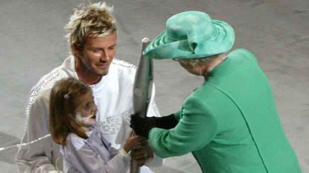 Die Königin mit David Beckham und Kirsty Howard
