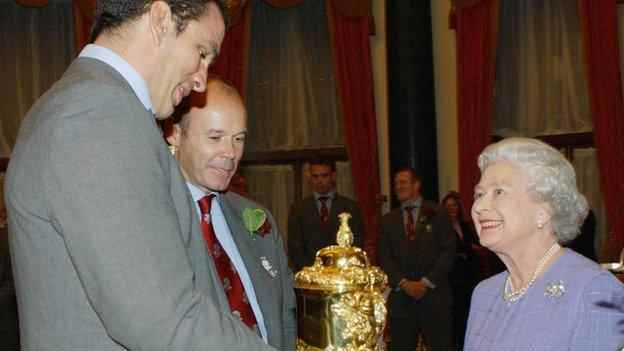Die Königin mit Martin Johnson und Clive Woodward