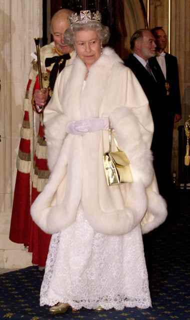 Die Queen bei der Parlamentseröffnung im November 1998.