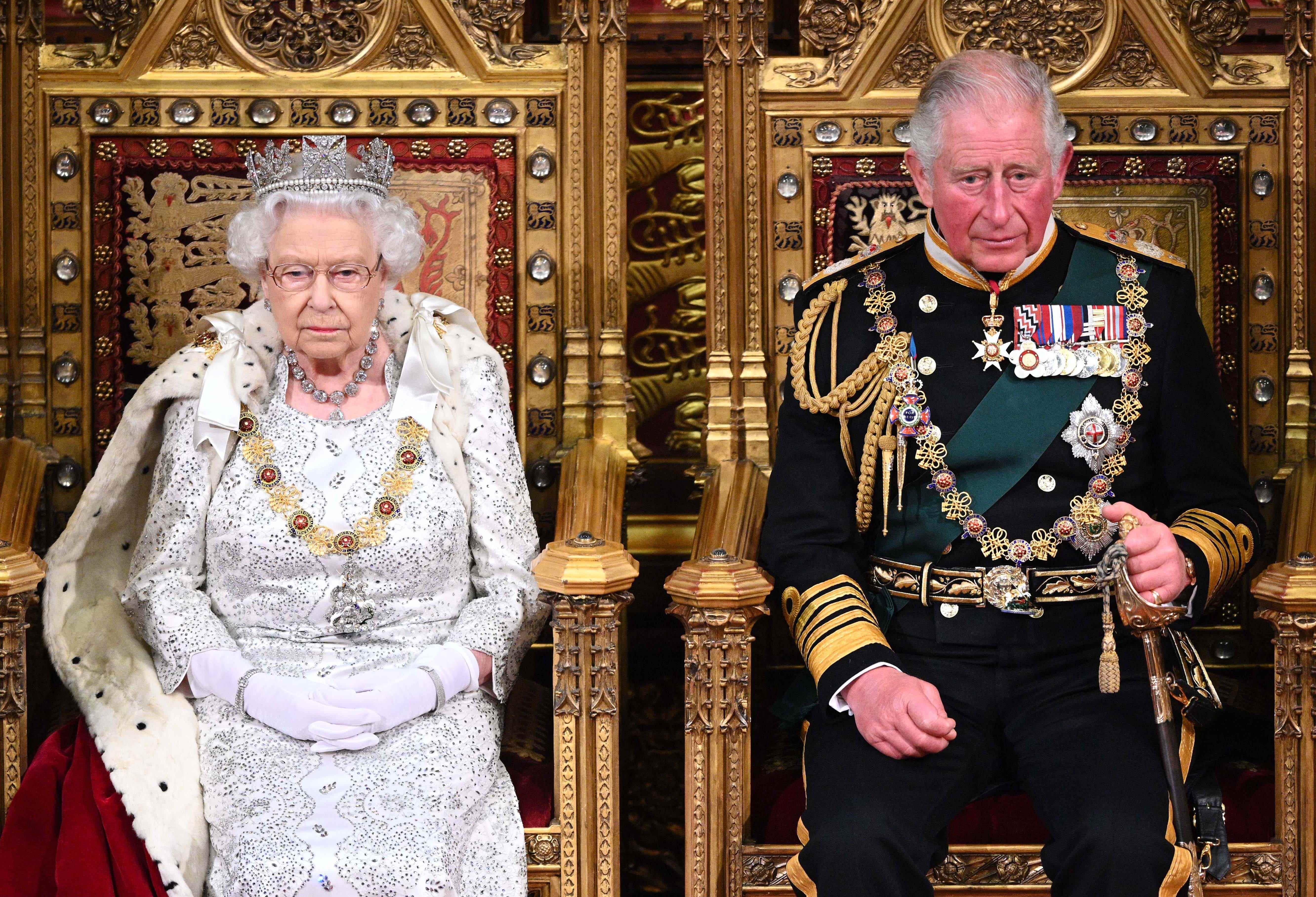 Königin Elizabeth II. und ihr Sohn Charles im Jahr 2019.