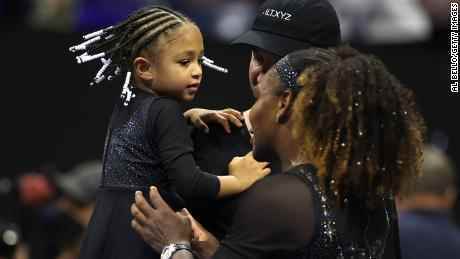 Serena Williams mit ihrer Tochter nach einem US Open-Match in diesem Jahr.