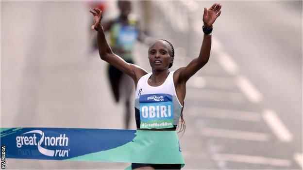 Hellen Obiri gewinnt das Rennen der Elite-Frauen beim Great North Run