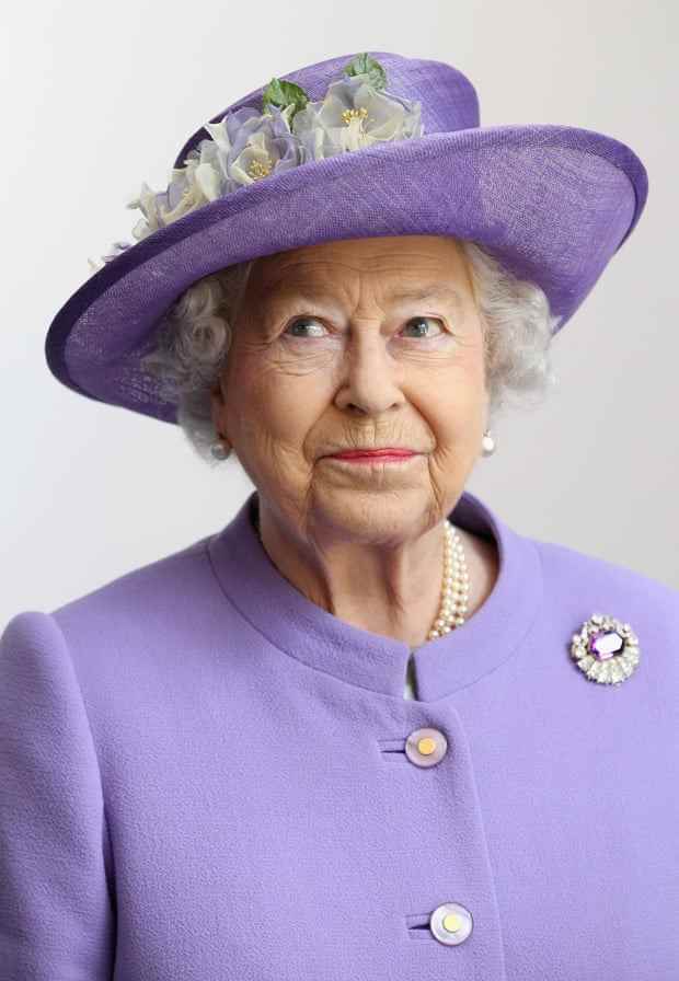 Queen Elizabeth II besucht ein Krankenhaus in den East Midlands.