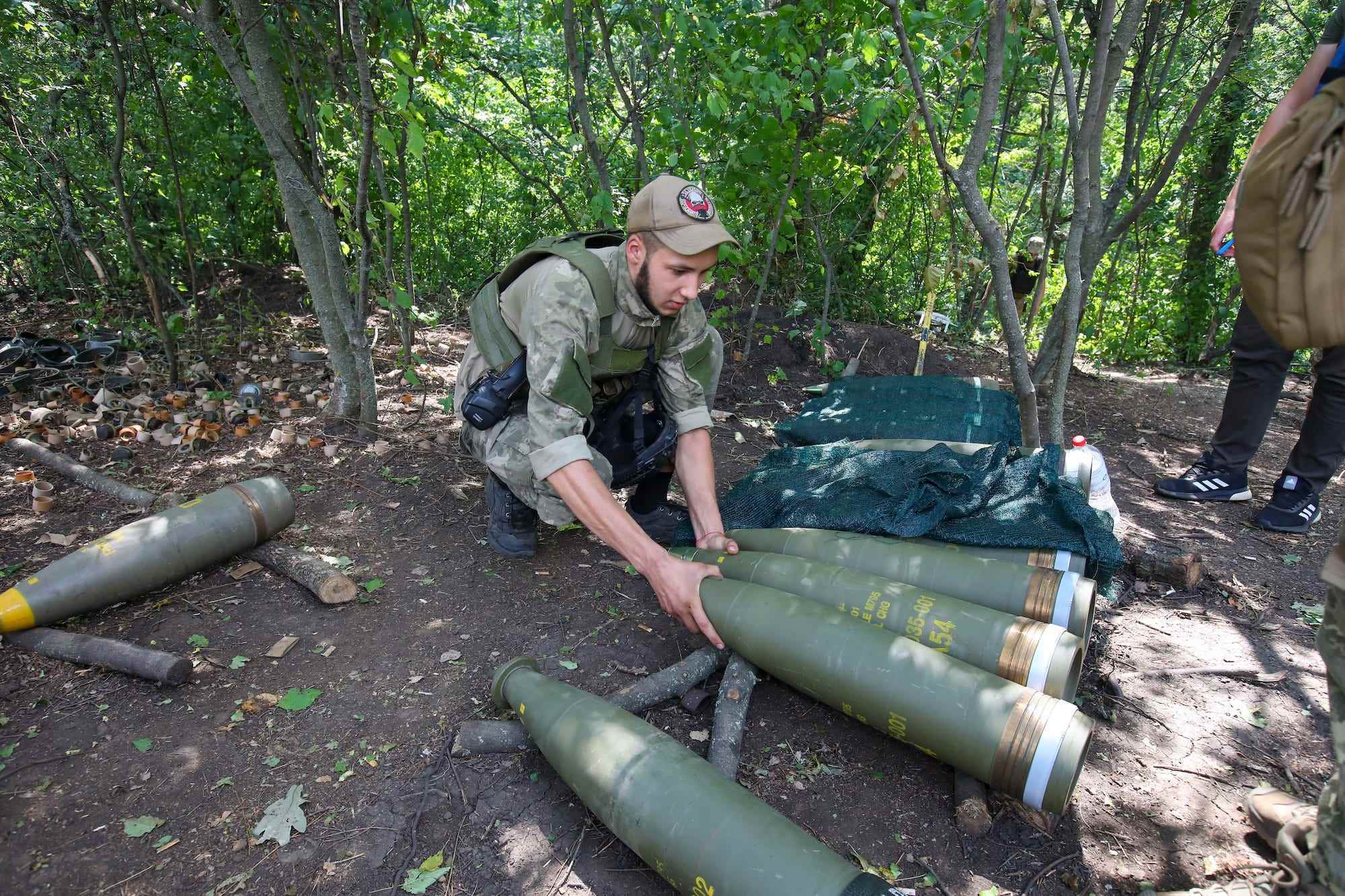 Haubitze M777 schießt Granaten Munition Ukraine Charkiw