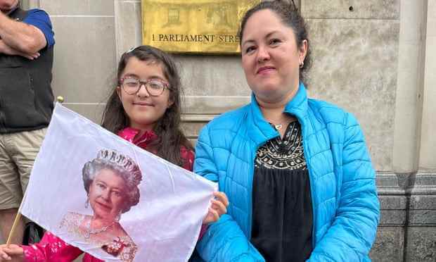 Adriana Valadez und ihre Tochter Amaya in Westminster, London