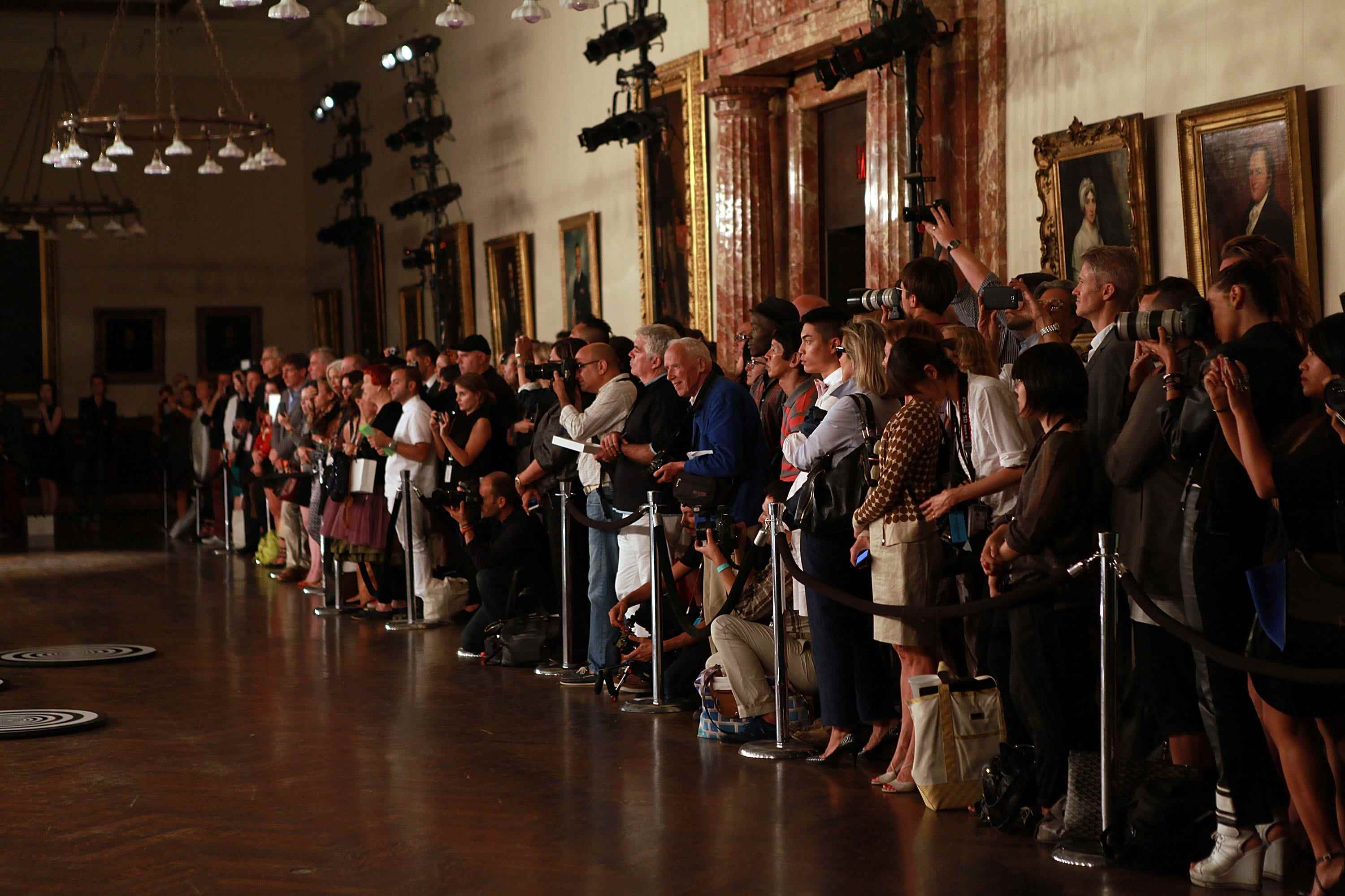 Ein Blick auf das Publikum bei der Präsentation von Thom Browne während der New York Fashion Week am 10. September 2012.