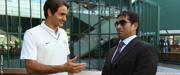 Sachin Tendulkar und Roger Federer im Gespräch in Wimbledon 2011