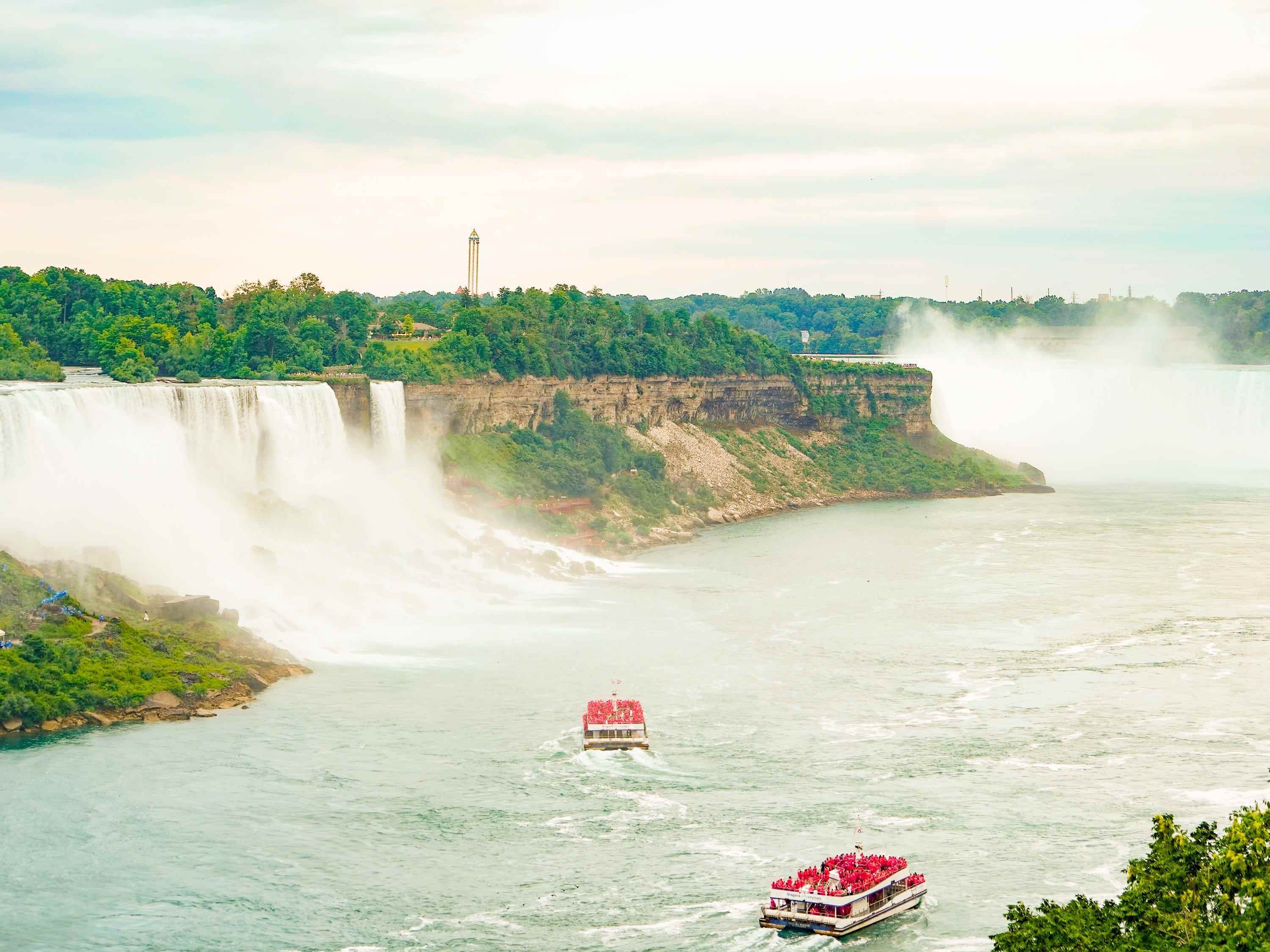 Niagarafälle von der Rainbow Bridge aus gesehen