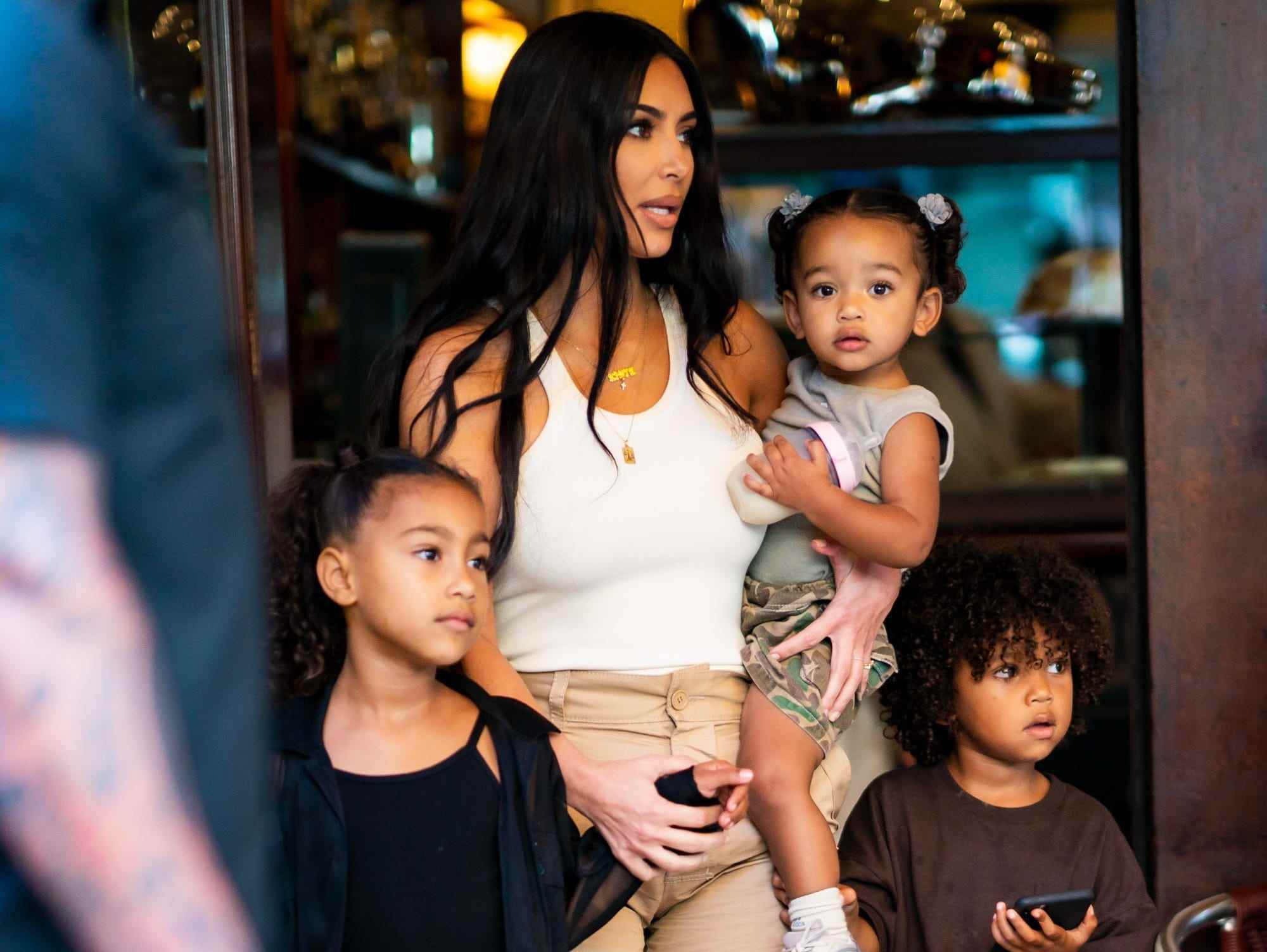 Kim Kardashian und ihre Kinder