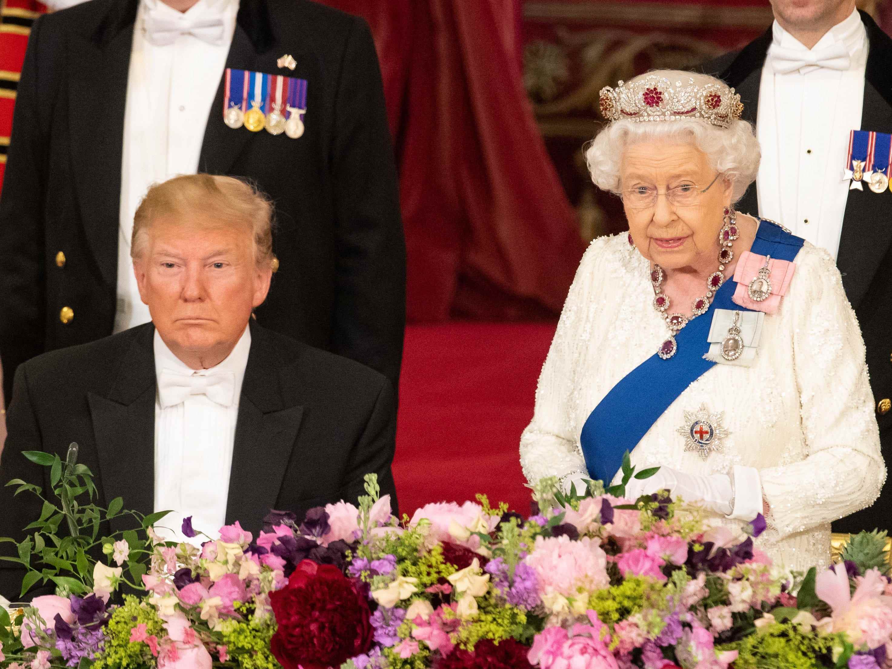 Queen Elizabeth mit Donald Trump während eines Staatsbanketts im Buckingham Palace im Jahr 2019.