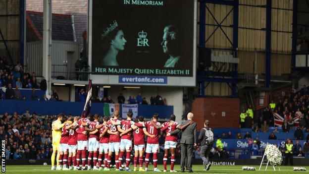 Everton und West Ham begehen eine Schweigeminute für Queen Elizabeth II