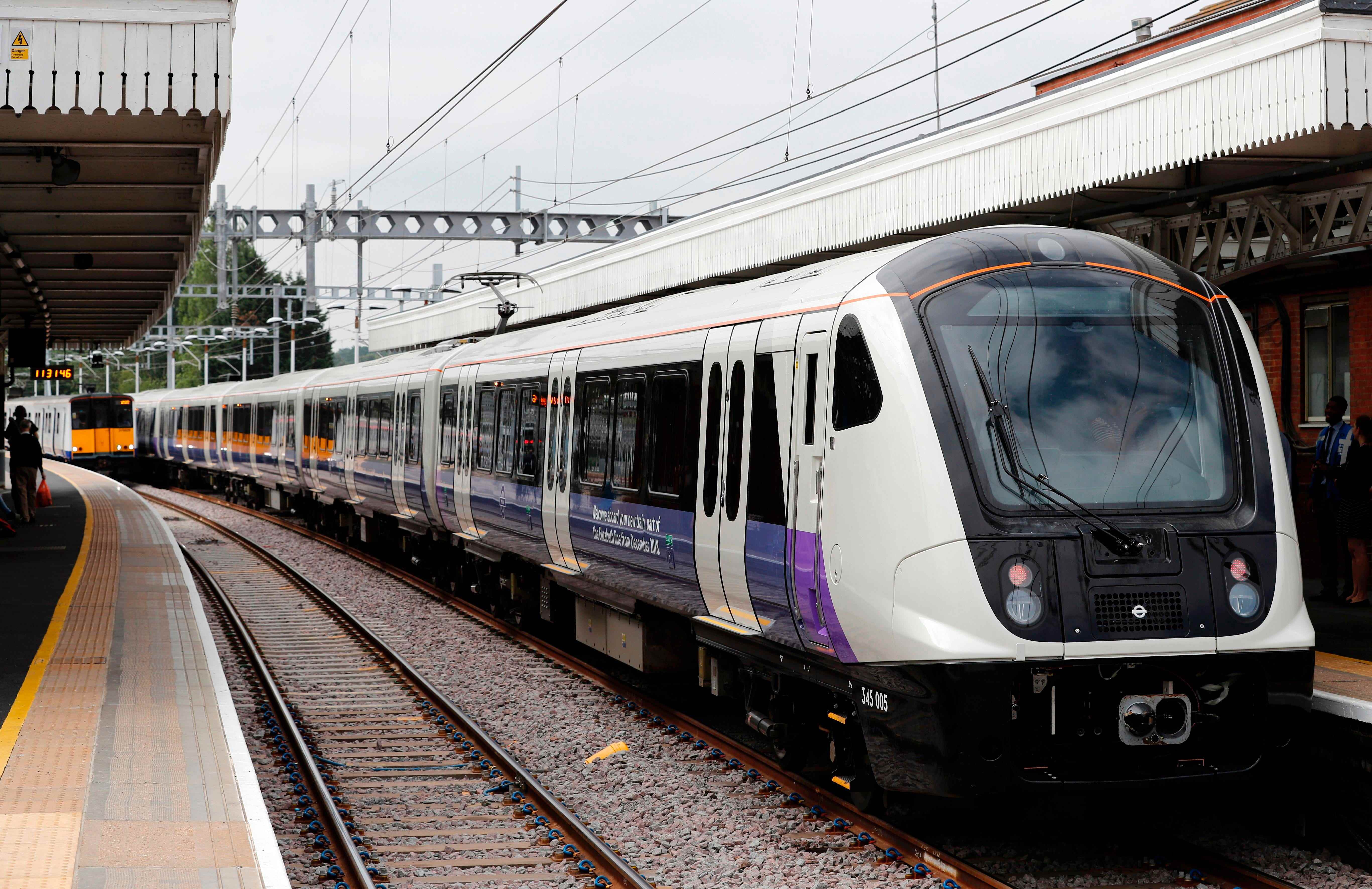 Der erste Zug der Elizabeth Line, abgebildet am Bahnhof Shenfield, östlich von London, am 22. Juni 2017.