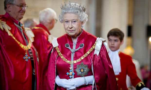 Die Queen nimmt 2012 an einem Gottesdienst für den Order of the British Empire in der St. Paul's Cathedral teil.