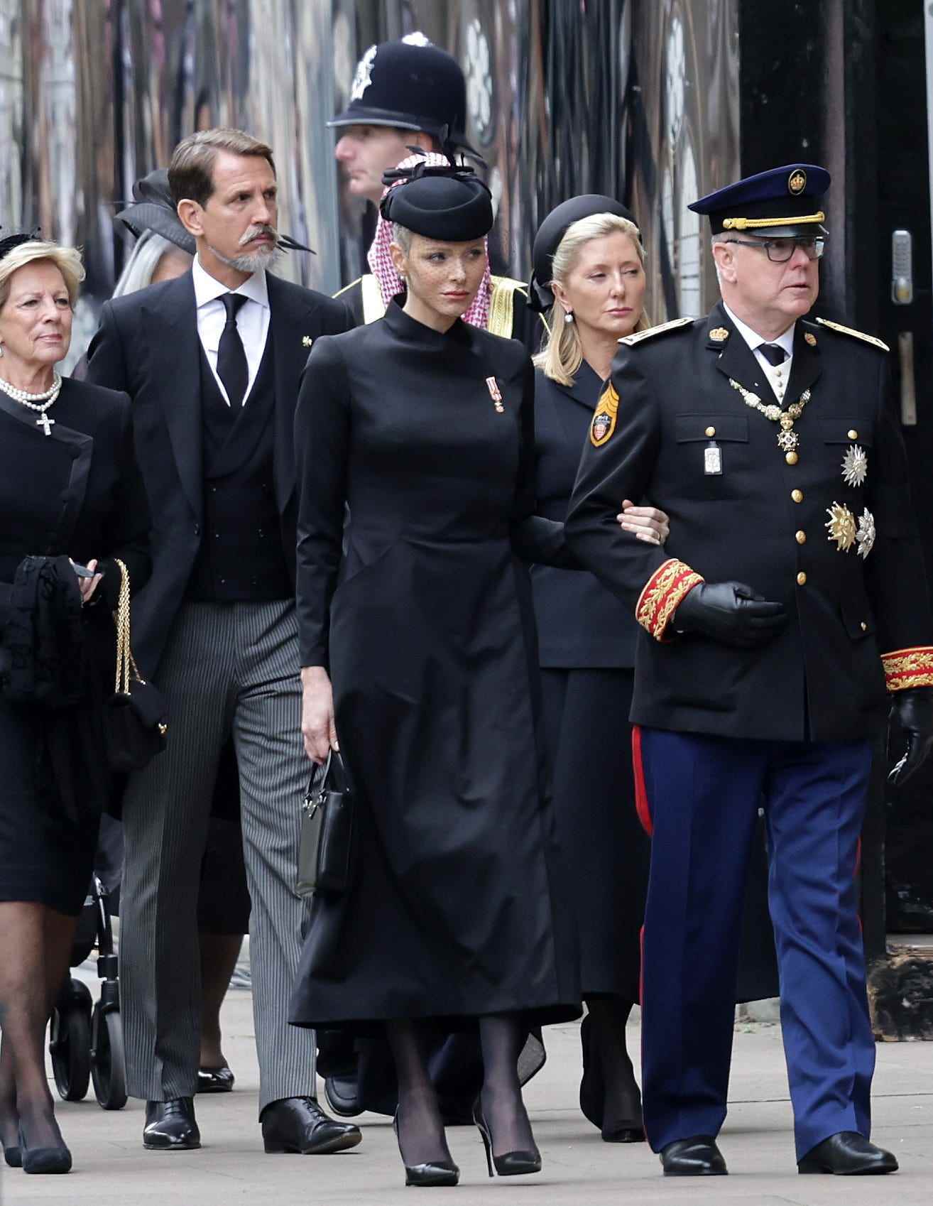 Prinz Albert von Monaco und Prinz Charlene von Monaco nehmen am 19. September 2022 am Staatsbegräbnis von Königin Elizabeth II. in der Westminster Abbey teil.