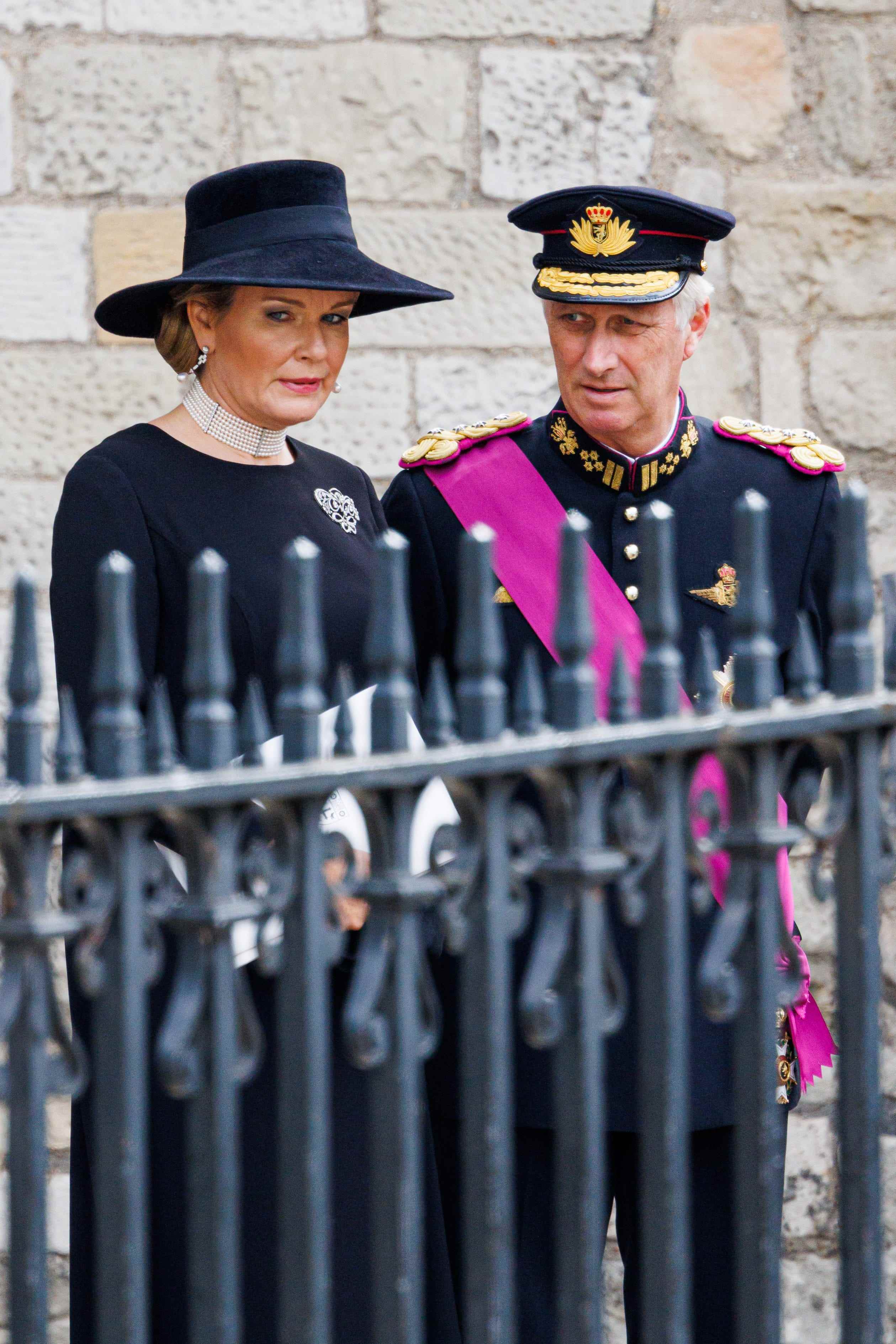 König Philippe von Belgien und Königin Mathilde von Belgien während des Staatsbegräbnisses von Königin Elizabeth II. in der Westminster Abbey am 19. September 2022 in London, England.