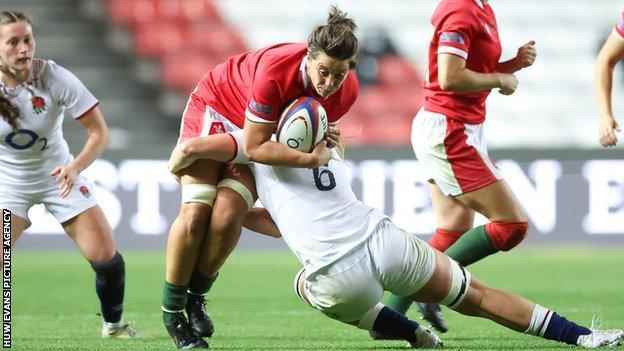 Wales Nummer acht Sioned Harries spielt ihr Club-Rugby für Worcester