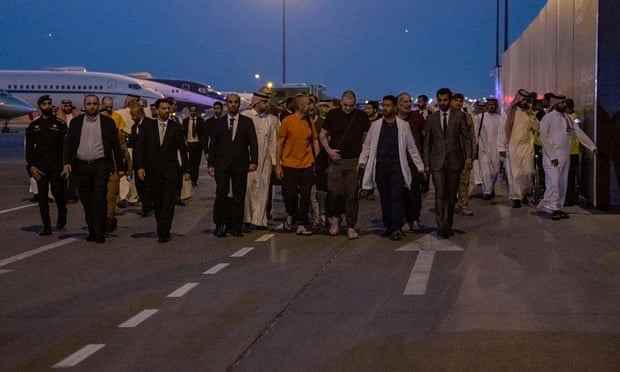 Kriegsgefangene, die nach Intervention des saudischen Kronprinzen Mohammed bin Salman freigelassen worden waren, trafen aus Russland in Riad ein