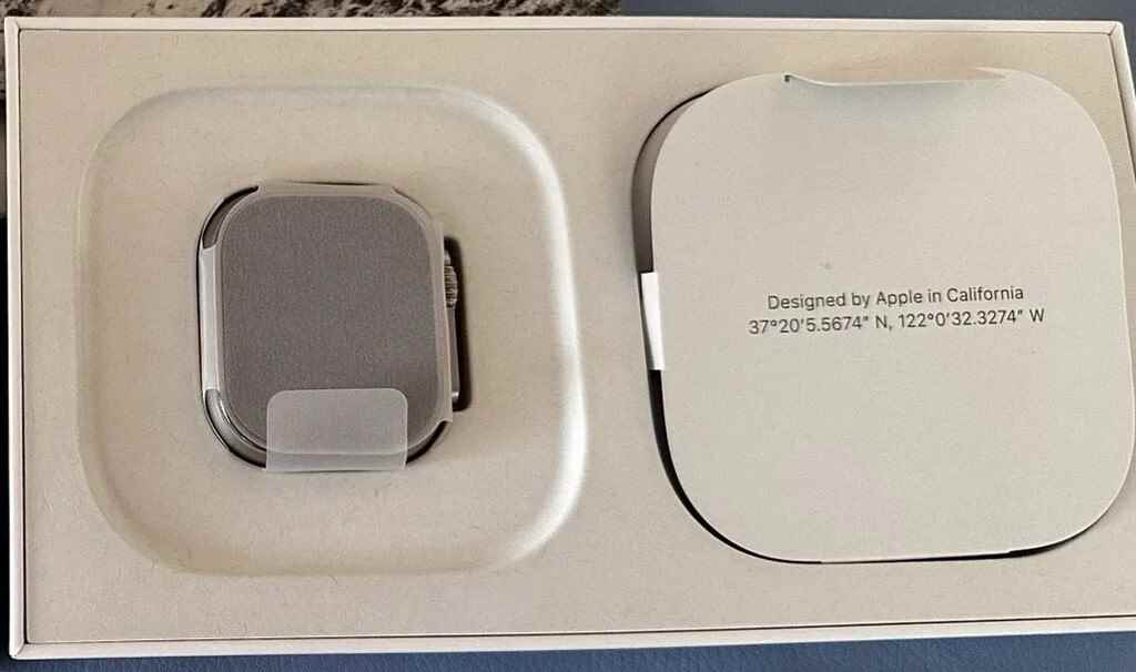 Das Innere der Verpackung, in der die Apple Watch Ultra geliefert wurde - Glücklicher AT&T-Kunde erhält seine Apple Watch Ultra früh