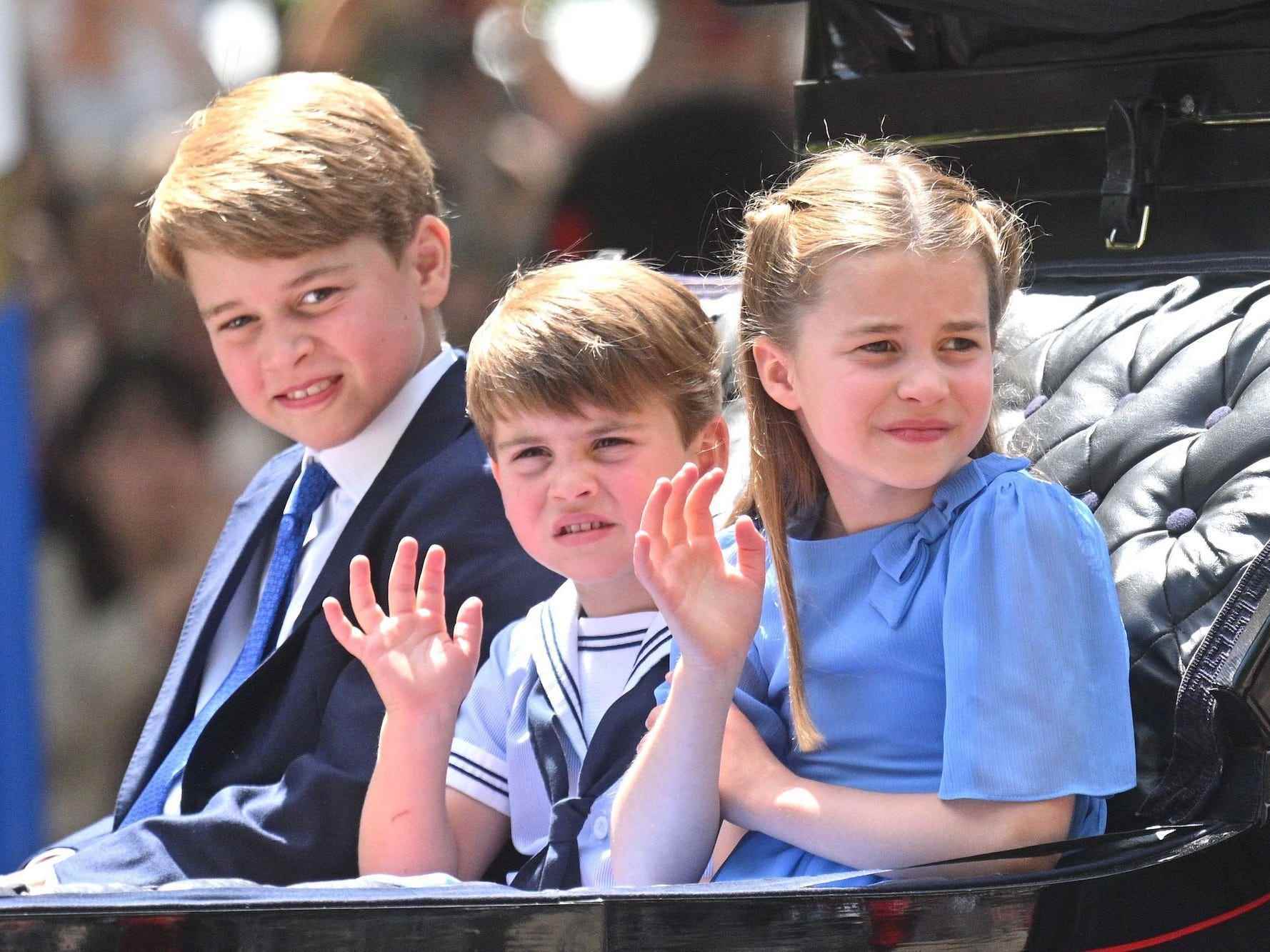 Prinz George, Prinz Louis und Prinzessin Charlotte beim Trooping the Colour 2022.