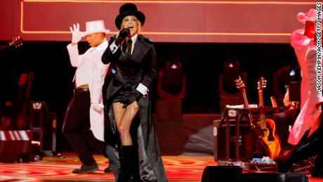 Kelsea Ballerini tritt am 24. August im Ryman Auditorium in Nashville, Tennessee, während der 15. Annual Academy of Country Music Honors auf.