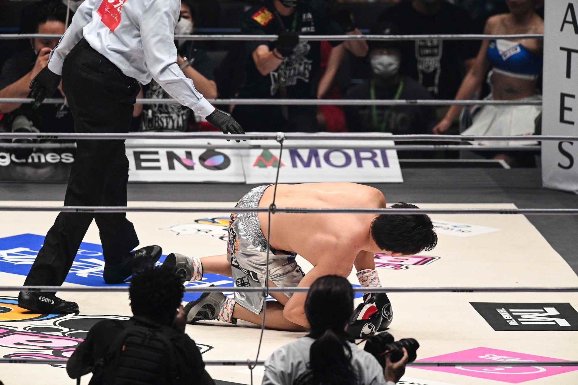 Mikuru Asakura wurde in Runde zwei niedergeschlagen.