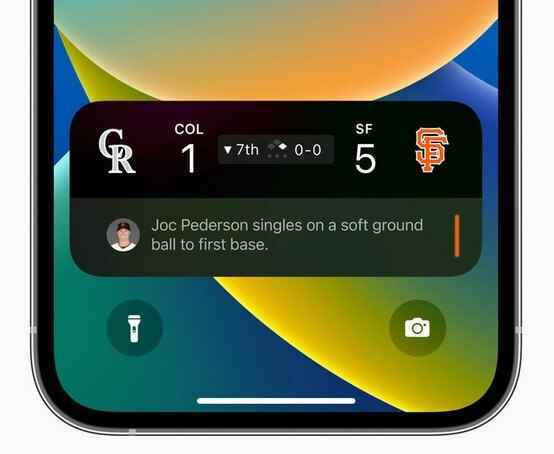 So sieht ein MLB-Score auf einem gesperrten iPhone 14 Pro-Modell aus.  Credit MacRumors – Sportfans werden sich über das Feature freuen, das in iOS 16.1 auf Dynamic Island kommt