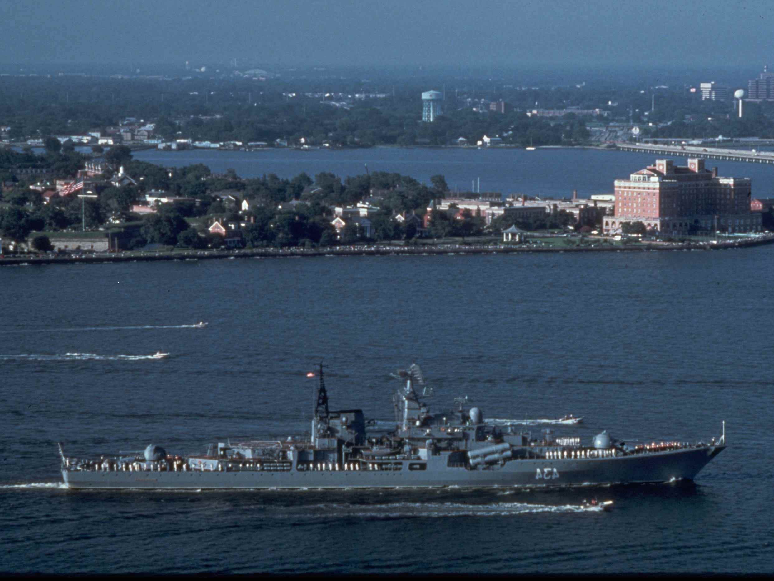 Ein Sovremenny-Schiff im Jahr 1989 vor der Umrüstung und Modifikation durch die chinesische Marine.