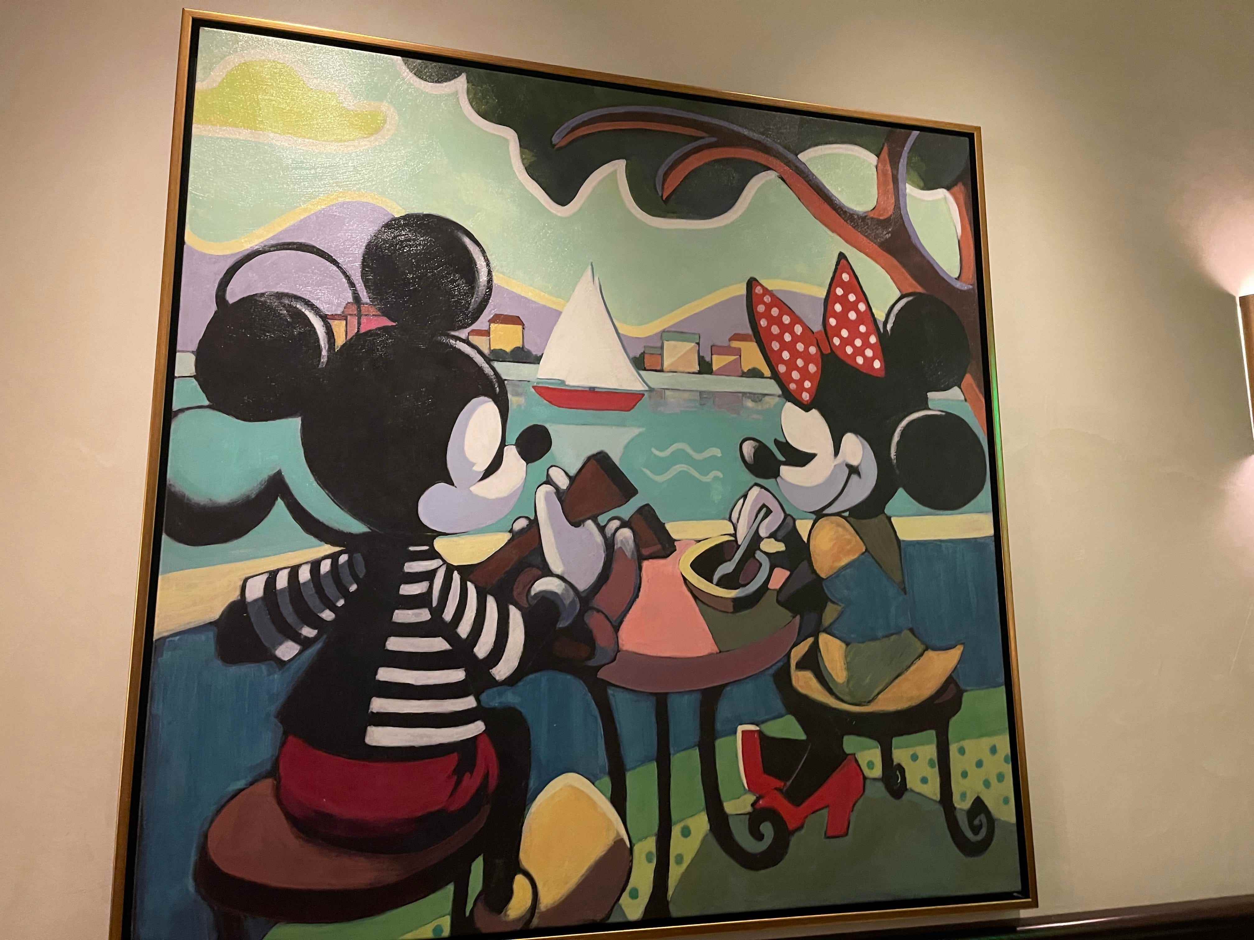 Kunstwerke von Mickey und Minnie Mouse in Topolino's Terrace