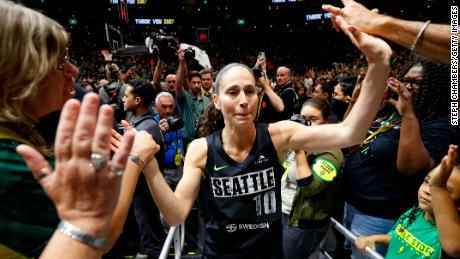 WNBA-Legende Sue Bird zieht sich nach Playoff-Niederlage in Seattle aus dem Spiel zurück