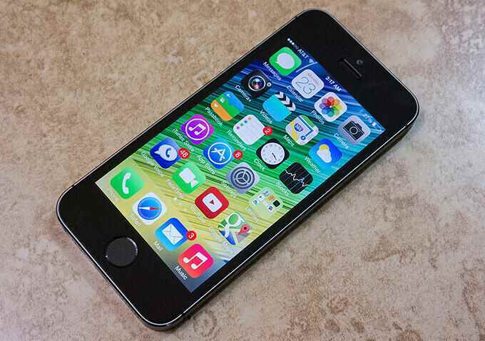 Diejenigen mit älteren iPhone-Modellen, die nicht mehr von Apple unterstützt werden, wie das abgebildete iPhone 5s, erhalten möglicherweise iOS 12.5.6 - Apple sendet iOS 12.5.6 an ältere iPhone- und iPad-Modelle, um eine schwerwiegende Schwachstelle zu beheben