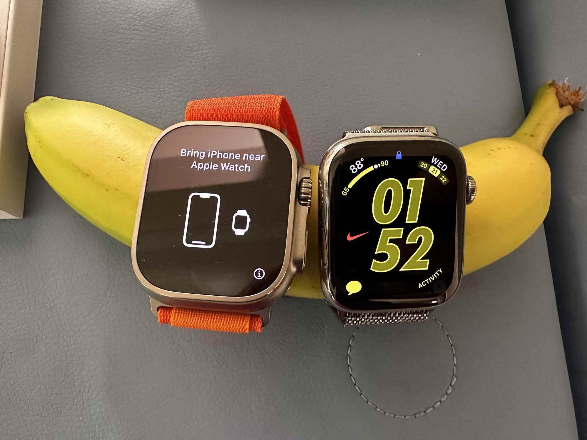 Die Apple Watch Ultra ist auf der linken Seite - Glücklicher AT&T-Kunde erhält seine Apple Watch Ultra früh