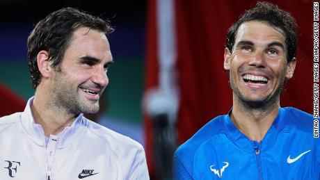 Federer (links) und Nadal lachen gemeinsam nach einem Match in Shanghai im Jahr 2017. 