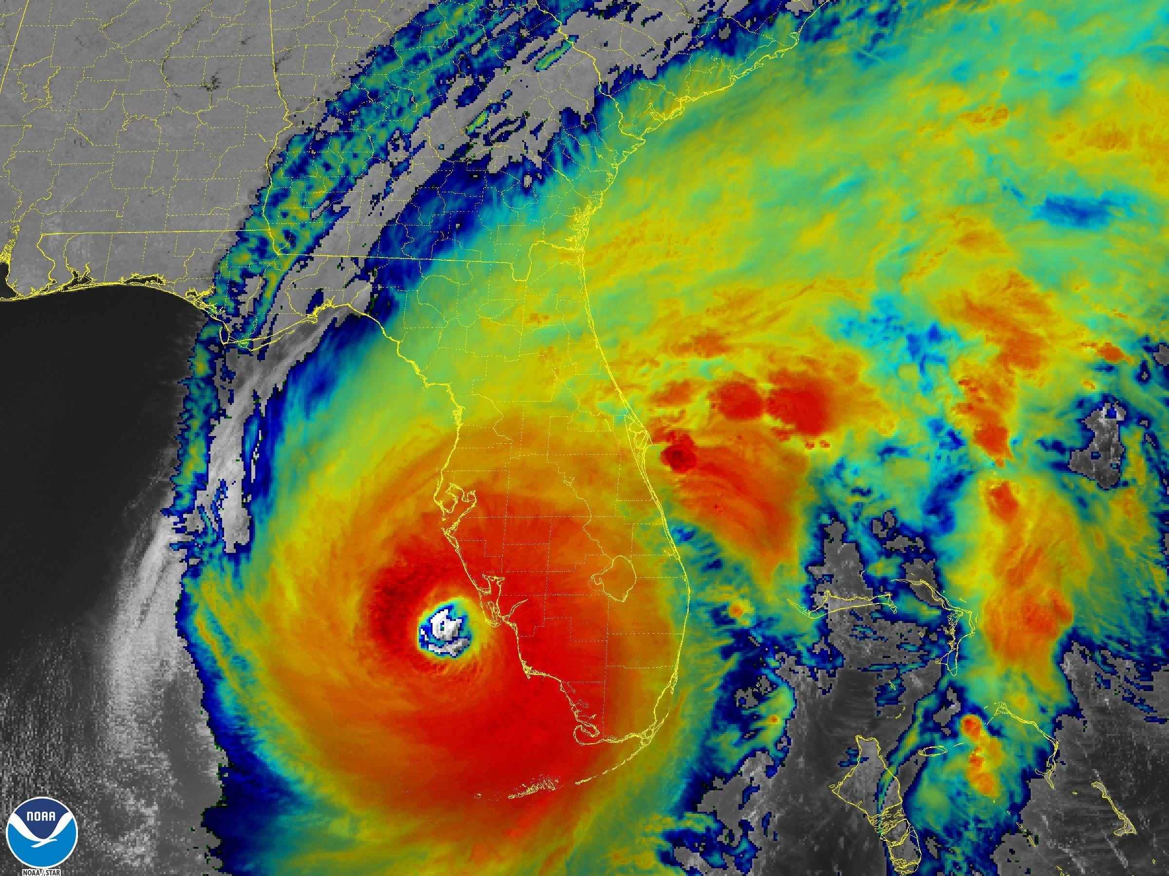 infrarot-satellitenbild zeigt den roten kern des hurrikans ian, der sich über florida bewegt
