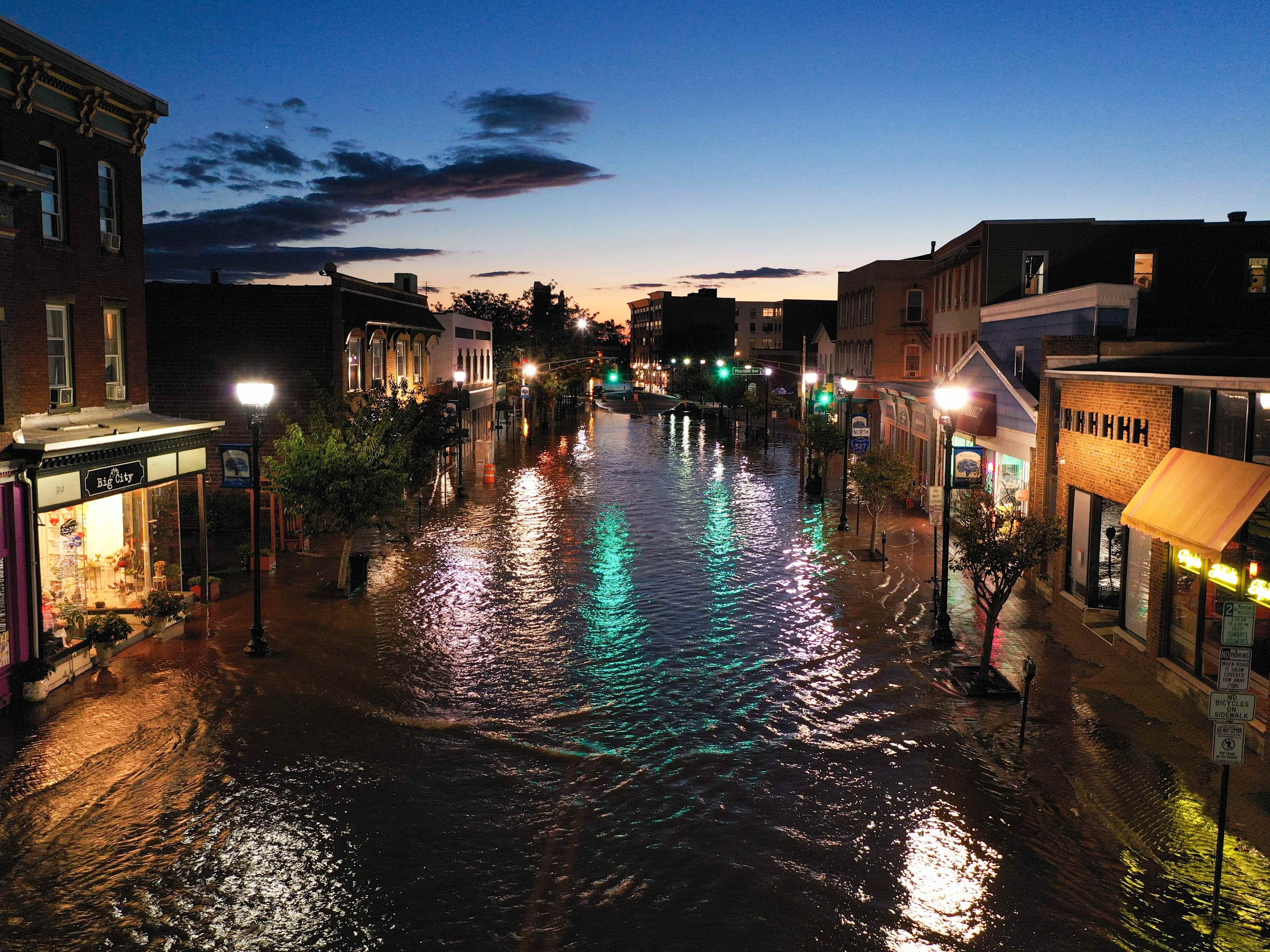 Hurrikan Ida trifft mit Sturzfluten auf die Ostküste der USA